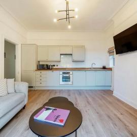 Freshly decorated apartment 10 mins from Cotswolds Child Friendly Great location with plenty of nearby free parking freestanding bath and outdoor private terrace area