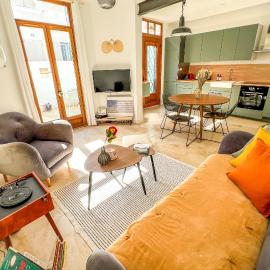 AC - Private Parking - Close to the ramparts, hotel v Avignonu