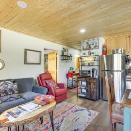 Ski-In Red River Retreat: Balcony, Mountain Views!، فندق في ريد ريفر