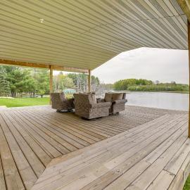 Waterfront Evart Getaway w/ Fire Pit on 82 Acres!，Evart的飯店