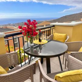 Sunshine Apartment with Sea Viev