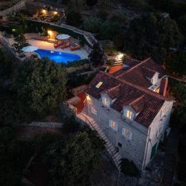 "Villa Kostela"-Villa in nature with 4 bedrooms, 2 bathrooms and 2 kitchens