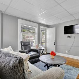 Charming 1 Bedroom, Apartment House in Lansing, hotel en Lansing