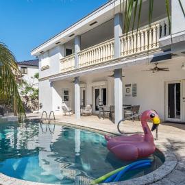 Tropical Pool Paradise x 6-BD 4-BA Luxury Living, hotel di Hialeah