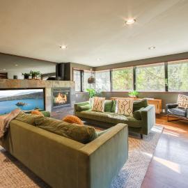 Spire Chalet at Alpine Meadows - 4BR W Hot Tub and Ski Shuttle, hotel u gradu 'Alpine Meadows'
