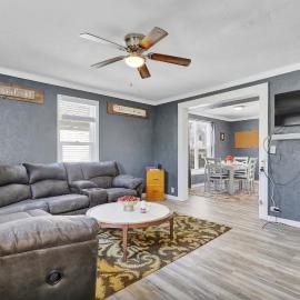 Spacious 3 Bedroom, 4Bed Cozy Home, hotel em Lansing
