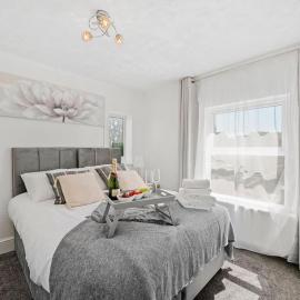 Home In Bletchley Milton Keynes, contractors favourite, hotel en Bletchley