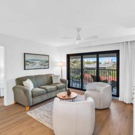 Deluxe Condo - Modern Furnishings and Great View