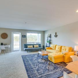 Westport Vacation Rental: Walk to Beach!, hotel di Westport