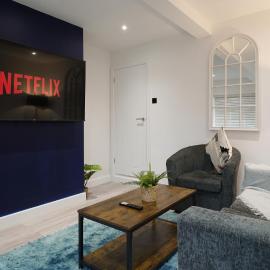 Modern Luxury Home - Pool Table - Sleeps 5, hôtel à Worksop