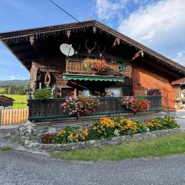 Chalet near Passthurn Ski Area Kitzbühel, hotel v destinácii Mittersill