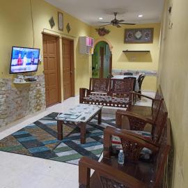 Husna Homestay Kota Harmoni Tanah Merah, hotel in Tanah Merah