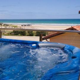 Luxury Spa Beachfront Moana, Hotel in Moana