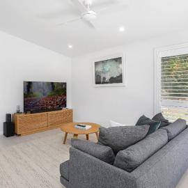Clovelly - Pet friendly & fully fenced yard!, hotel in St Georges Basin