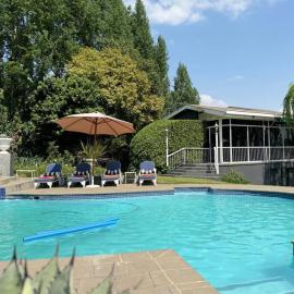 Vaal River Boathouse Bungalow, hotel in Vanderbijlpark