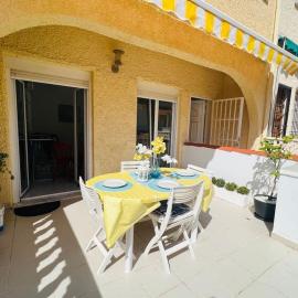 Sunny, South-Facing & Welcoming, hotel in Alicante