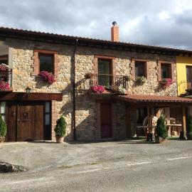 La Tienda de Abajo - Apartamentos acogedores con calefacción, parking y vistas al Valle de Soba