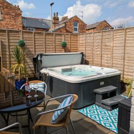 Seaside Escapes - with relaxing hot tub!