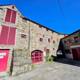 Old Mill Holiday Hostel, hotel u gradu Vestport