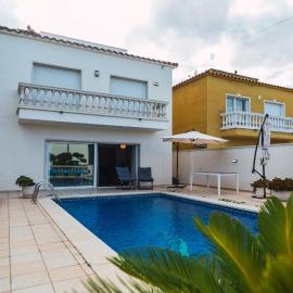 WELCS CASA 185 EMP con piscina privada, hotel a Empuriabrava