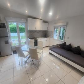 Studio meublé avec cuisine