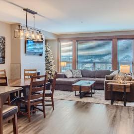 Stonegate Resort Unit B303, hotel i Big White