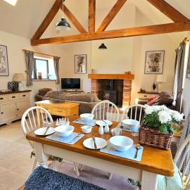 Beautiful Views Historic 16th Cent Barn Conversion - Pass the Keys