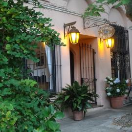 Posada de la Flor, מלון בקולוניה דל סקרמנטו