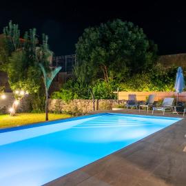 Viesnīca Palazzo Marinella Historic Residence with Pool between Etna Taormina & Sea pilsētā Džarre