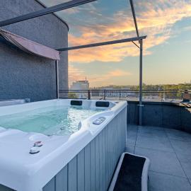 Apartments in Kaunas city centre with Jacuzzi bath, hotel u Kaunasu