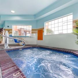 Best Western Plus Northwind Inn & Suites, hotel sa Tigard