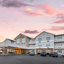 Best Western Plus Dutch Haus Inn and Suites, hotel v mestu Columbiana
