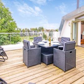 Crow's Nest Penthouse Apartment with Free Spa Access