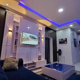 JKA 2-BEDROOM-Apt 24HRS POWER Unlimited WIFI , GARDEN PATIO AREA,FREE DAILY HOUSEKEEPING, hotel din Lagos