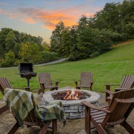 Black Bear Lodge - Game, Movie, Firepit