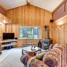 Harrison Cabin w/ Fire Pit & Elbow Lake Access!, hotel in Harrison