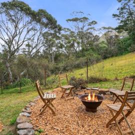 The Mount Vic Escape Fire Pit & Bush Views
