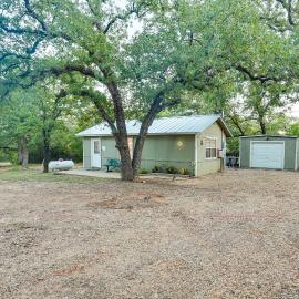 Cabin w/ Hot Tub in Valley View: Pets Welcome!, hotel in Valley View