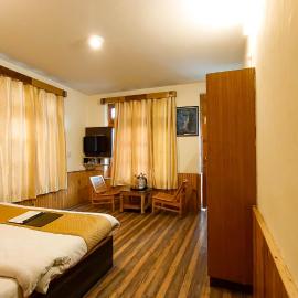 Ride At Hills-Nihal Cottage Manali, hotel in Manāli