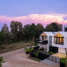 StayVista at Lotus Lumiere with Breakfast & jacuzzi