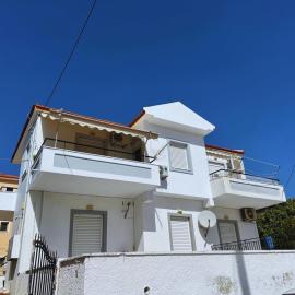 Lydias apartment, hotel en Panagioúda