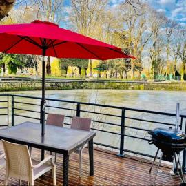Le Quai 2, ancien Moulin au Bord de la Charente - Charme et Sérénité à Jarnac, hotel v destinaci Jarnac