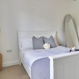 Modern 2 Bedroom Wokingham Apartment, En Suite, Free WiFi, On Site Parking, Guests 4, hotel u gradu 'Wokingham'
