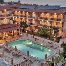Sarantis Hotel, מלון בחניוטי