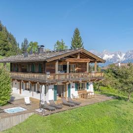Chalet Bockberg Ski in - Ski out & Whirlpool in Kitzbühel by ONE VILLAS, khách sạn ở Kitzbühel