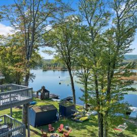 Lakefront, Hot Tub, Dock, Kayaks, Amazing Views, hotelli kohteessa Lake Ariel