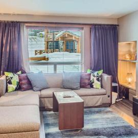 Stonegate Resort Unit B107, hotell i Big White