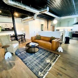 Unit C, The Kroger Lofts, hotel em Charlevoix