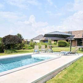 VILLA ARCADIA - Piscine - Spa - Sauna - Cinéma - Jeux d'arcades - Jeux vidéo - Bassin naturel - Jardin, Hotel in Seclin