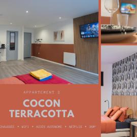 CitizenHouse Anzin - 4 Studios - 15 à 36m2 - Jardin - Terrasse - Accès autonome - WiFi - Netflix, hotel em Anzin